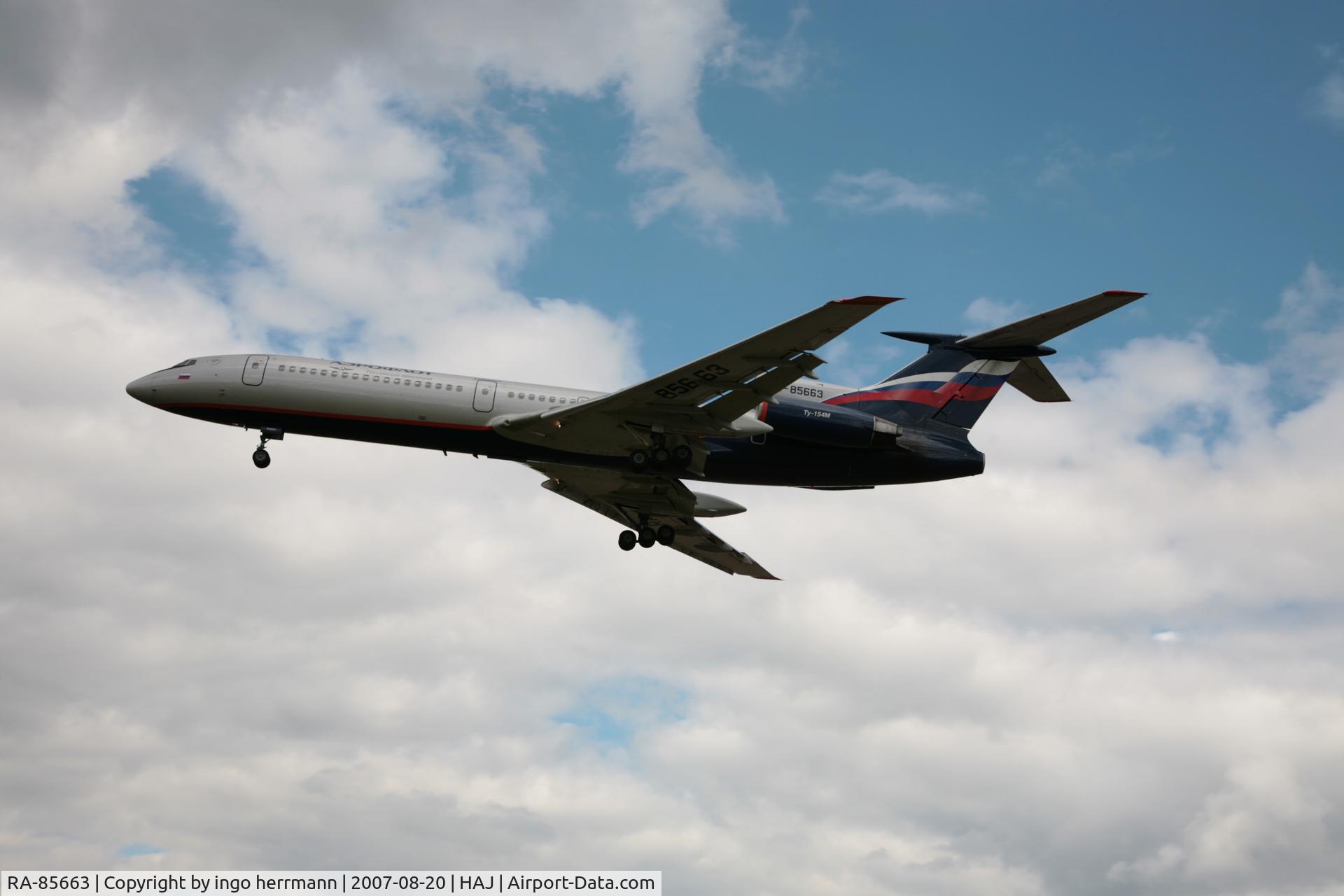 RA-85663, 1989 Tupolev Tu-154M C/N 89A817, TU154M