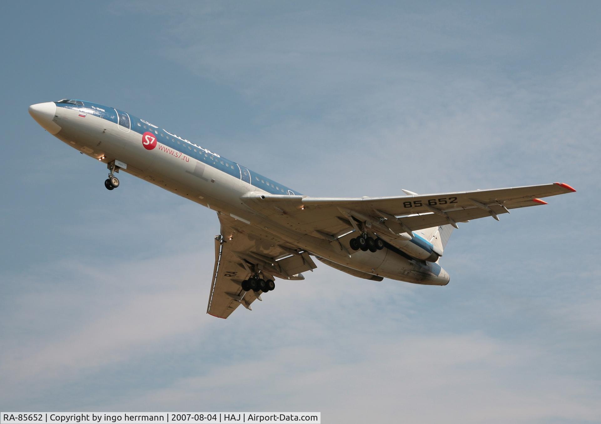 RA-85652, 1988 Tupolev Tu-154M C/N 88A794, TU154M