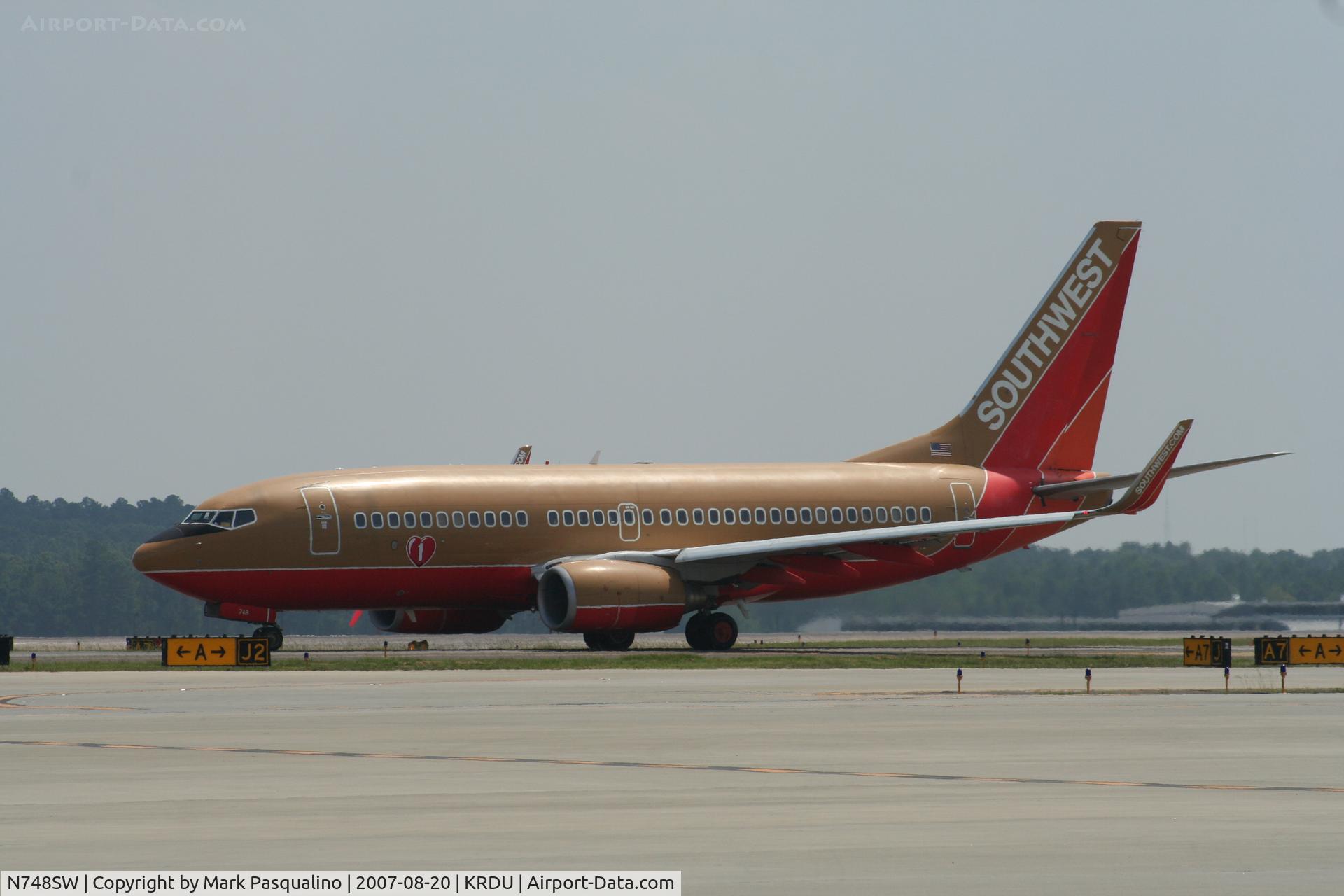 N748SW, 1999 Boeing 737-7H4 C/N 29800, Boeing 737-700