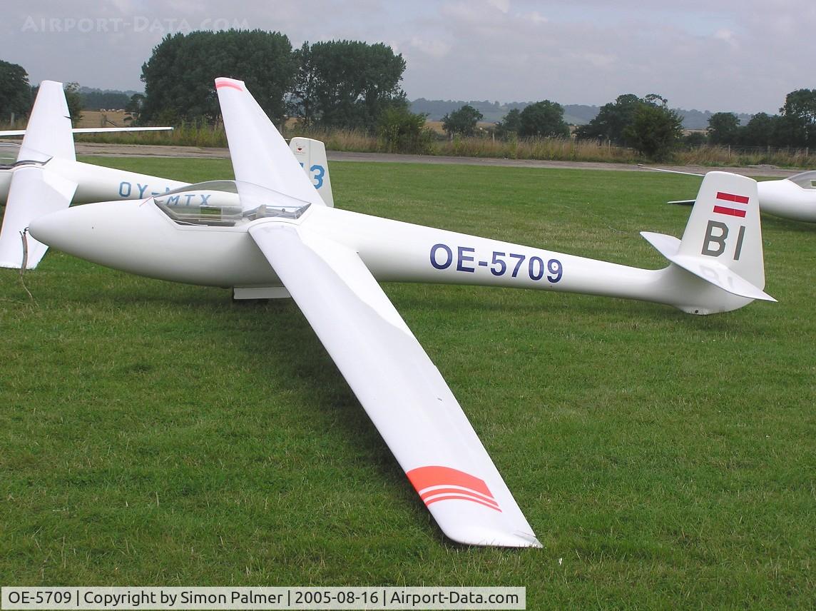 OE-5709, 1974 Glasflugel H-201B Standard Libelle C/N 595, Glasflugel H201B Standard Libelle at Husbands Bosworth