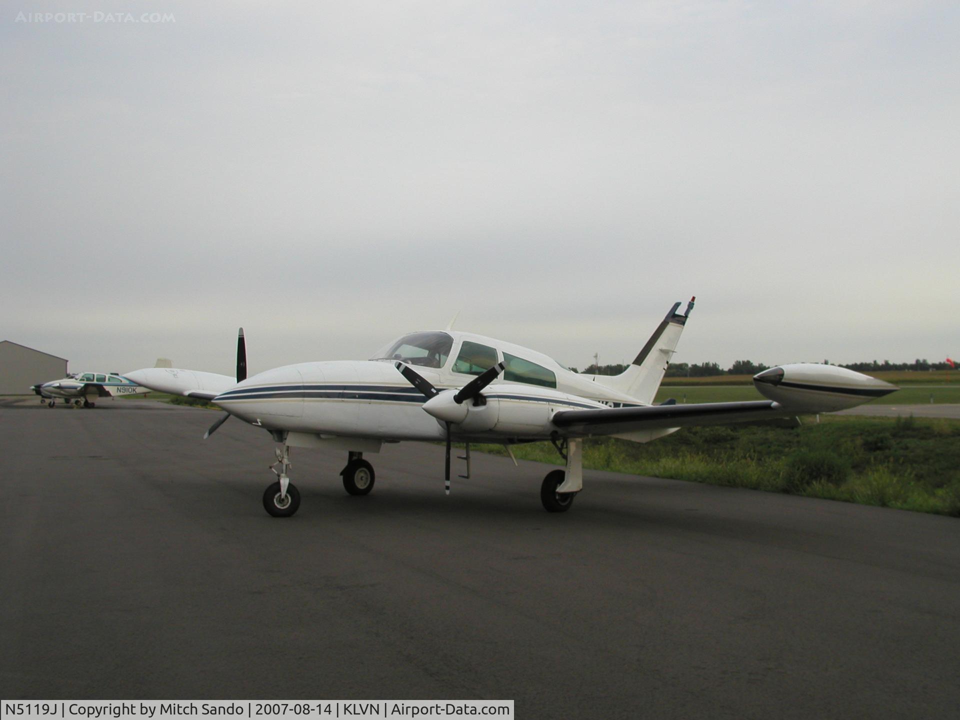 N5119J, 1977 Cessna 310R C/N 310R0996, Parked on the ramp at Airlake.