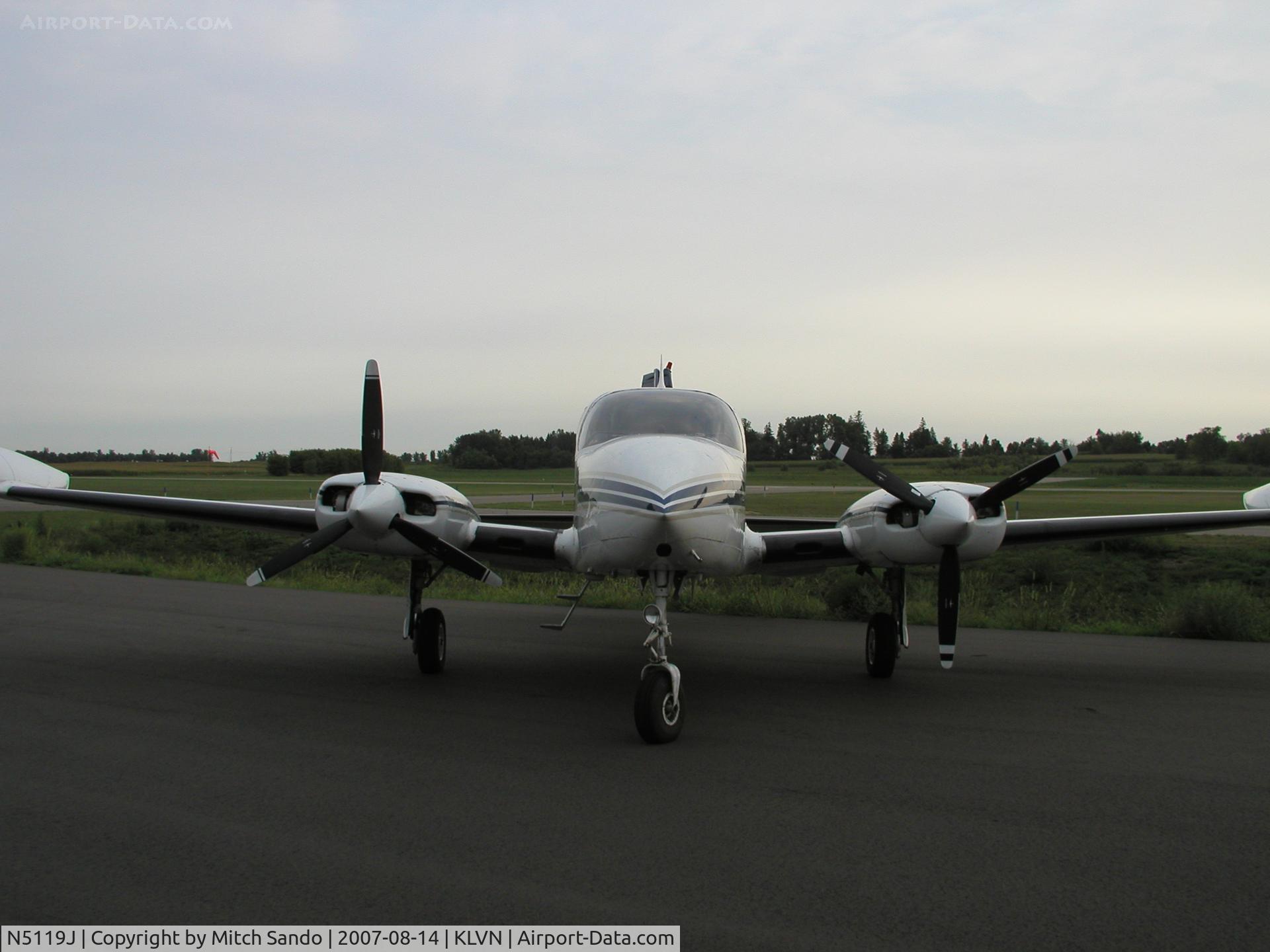 N5119J, 1977 Cessna 310R C/N 310R0996, Parked on the ramp at Airlake.