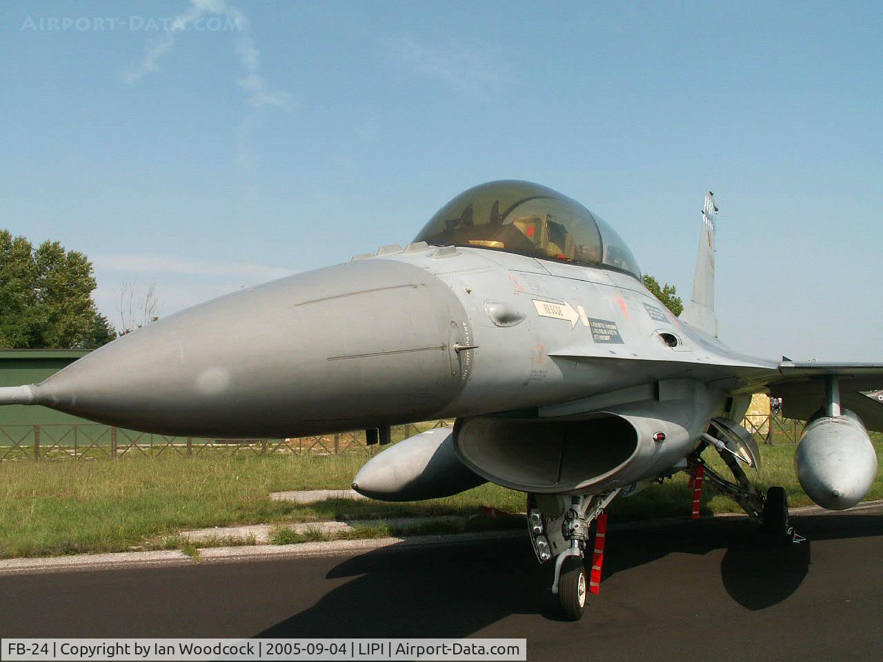 FB-24, General Dynamics F-16BM Fighting Falcon C/N 6J-24, General Dynamics F-16BM/Belgian AF/Rivolto-Udine