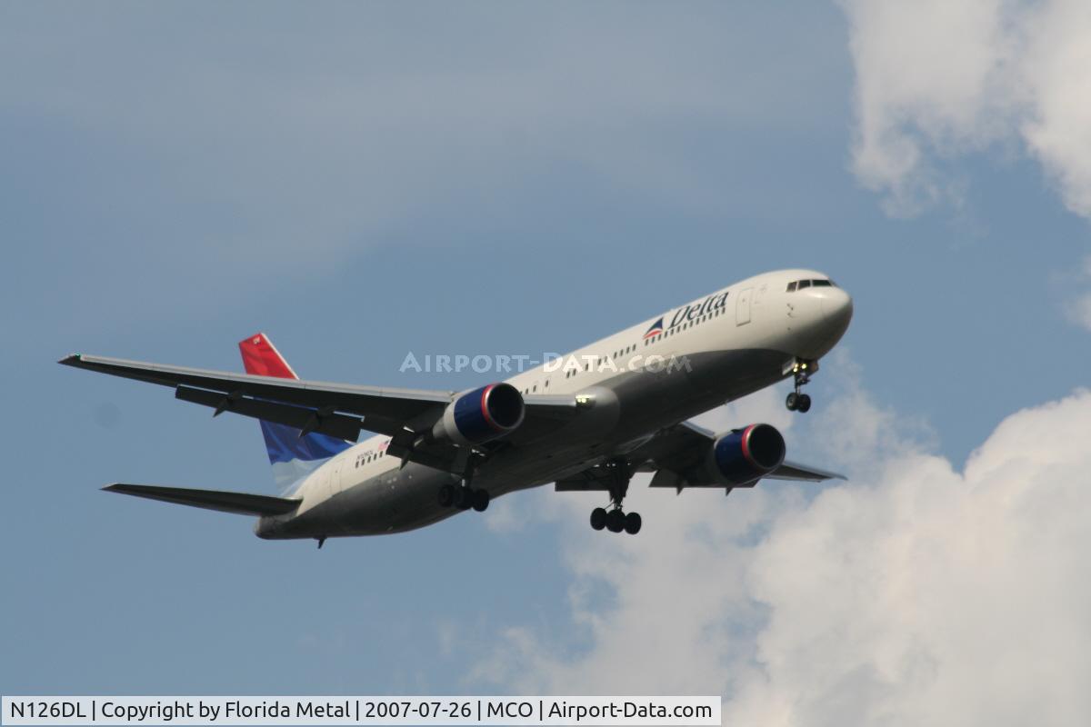 N126DL, 1988 Boeing 767-332 C/N 24076, Delta