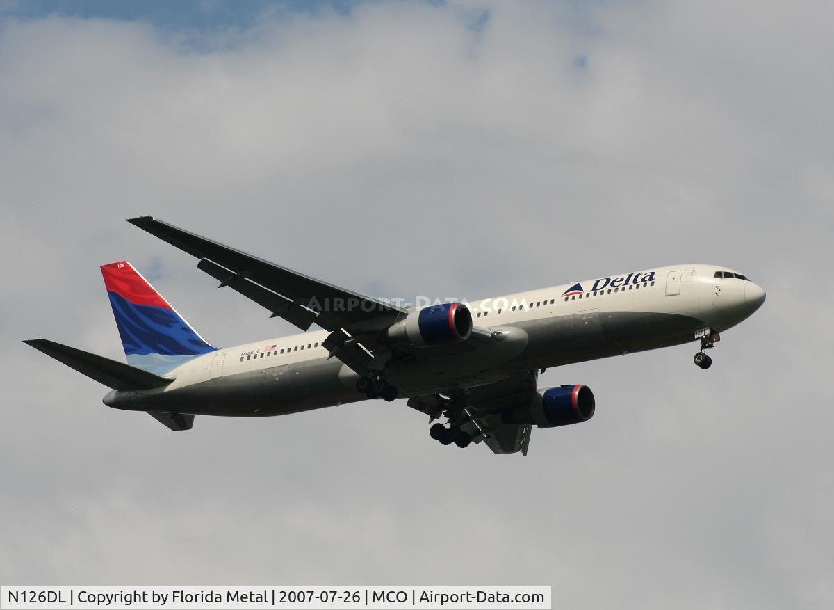 N126DL, 1988 Boeing 767-332 C/N 24076, Delta