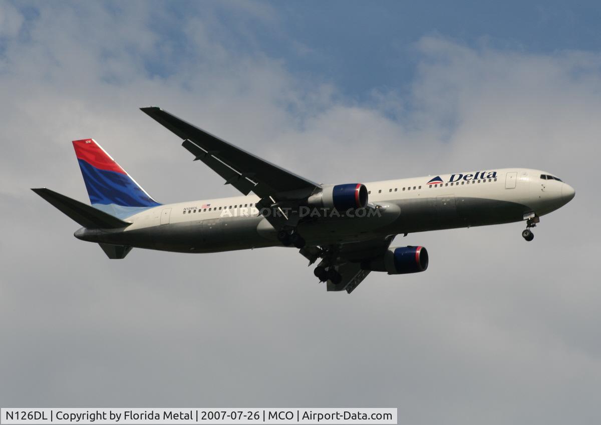N126DL, 1988 Boeing 767-332 C/N 24076, Delta
