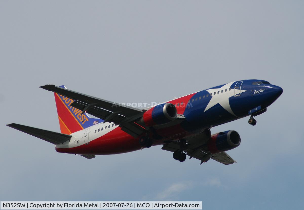 N352SW, 1990 Boeing 737-3H4 C/N 24888, Lone Star 1