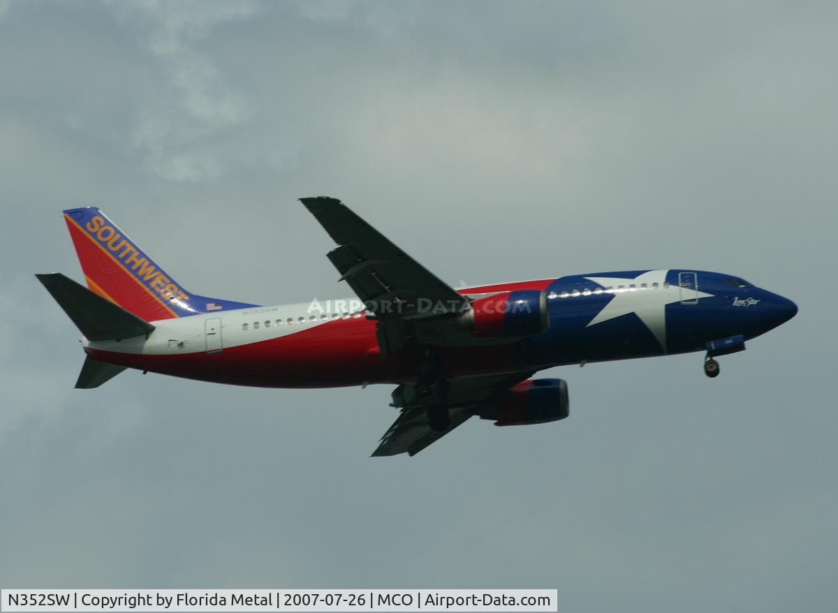 N352SW, 1990 Boeing 737-3H4 C/N 24888, Lone Star 1