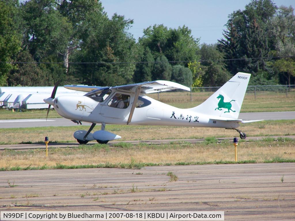 N99DF, 1999 Stoddard-Hamilton Glastar GS-1 C/N 5221, Taxi for takeoff. The chinese characters on the side of the fuselage that translates to 