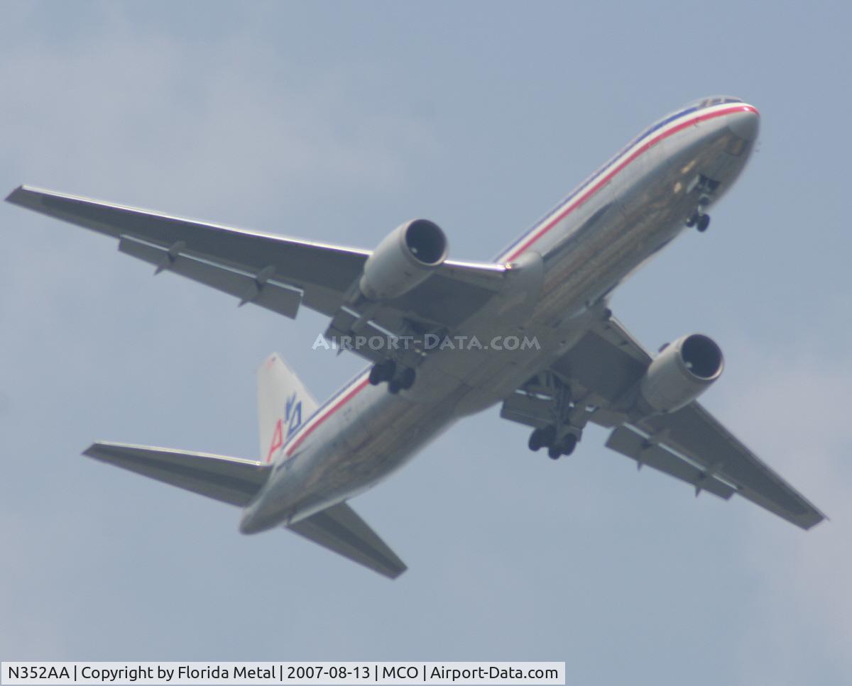 N352AA, 1988 Boeing 767-323ER C/N 24033, AA