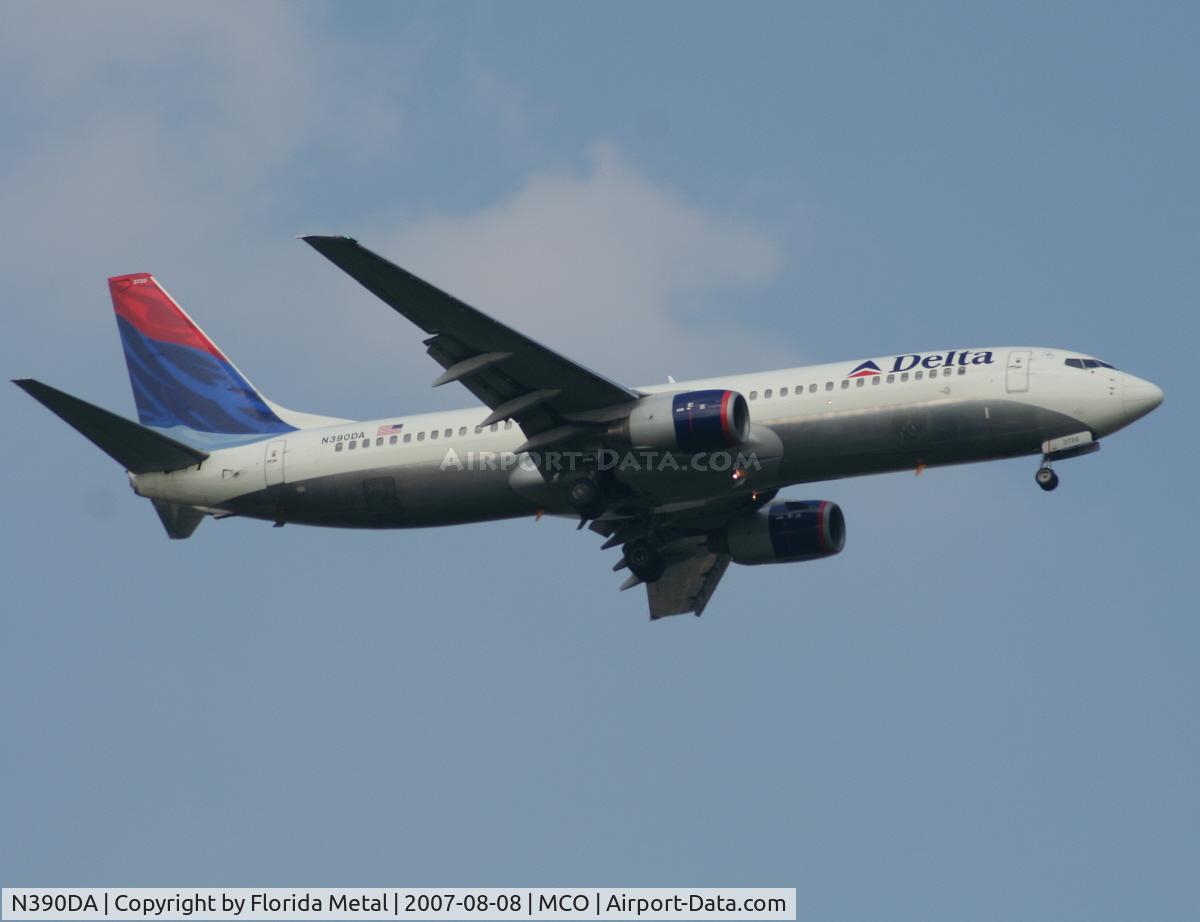 N390DA, 2000 Boeing 737-832 C/N 30536, Delta