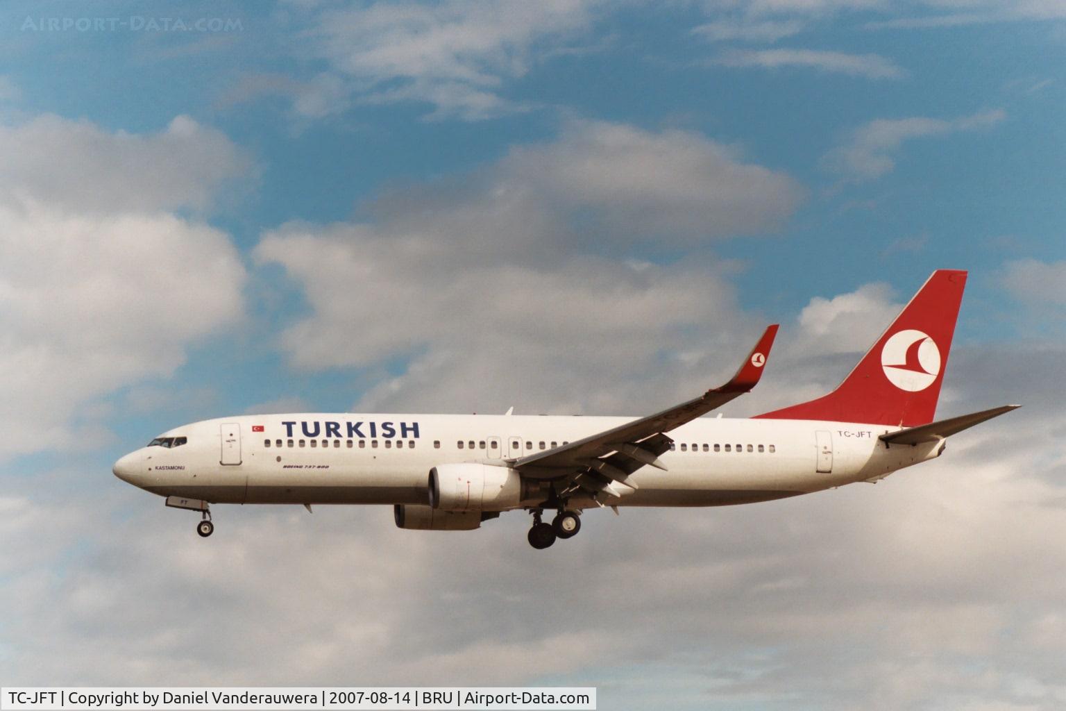 TC-JFT, 1999 Boeing 737-8F2 C/N 29780, flight TK1937 is descending to rwy 25L