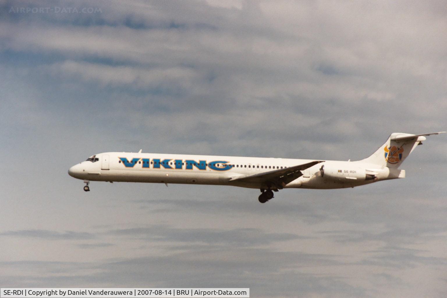 SE-RDI, 1989 McDonnell Douglas MD-83 (DC-9-83) C/N 49631, flight VIK625 is descending to rwy 25L