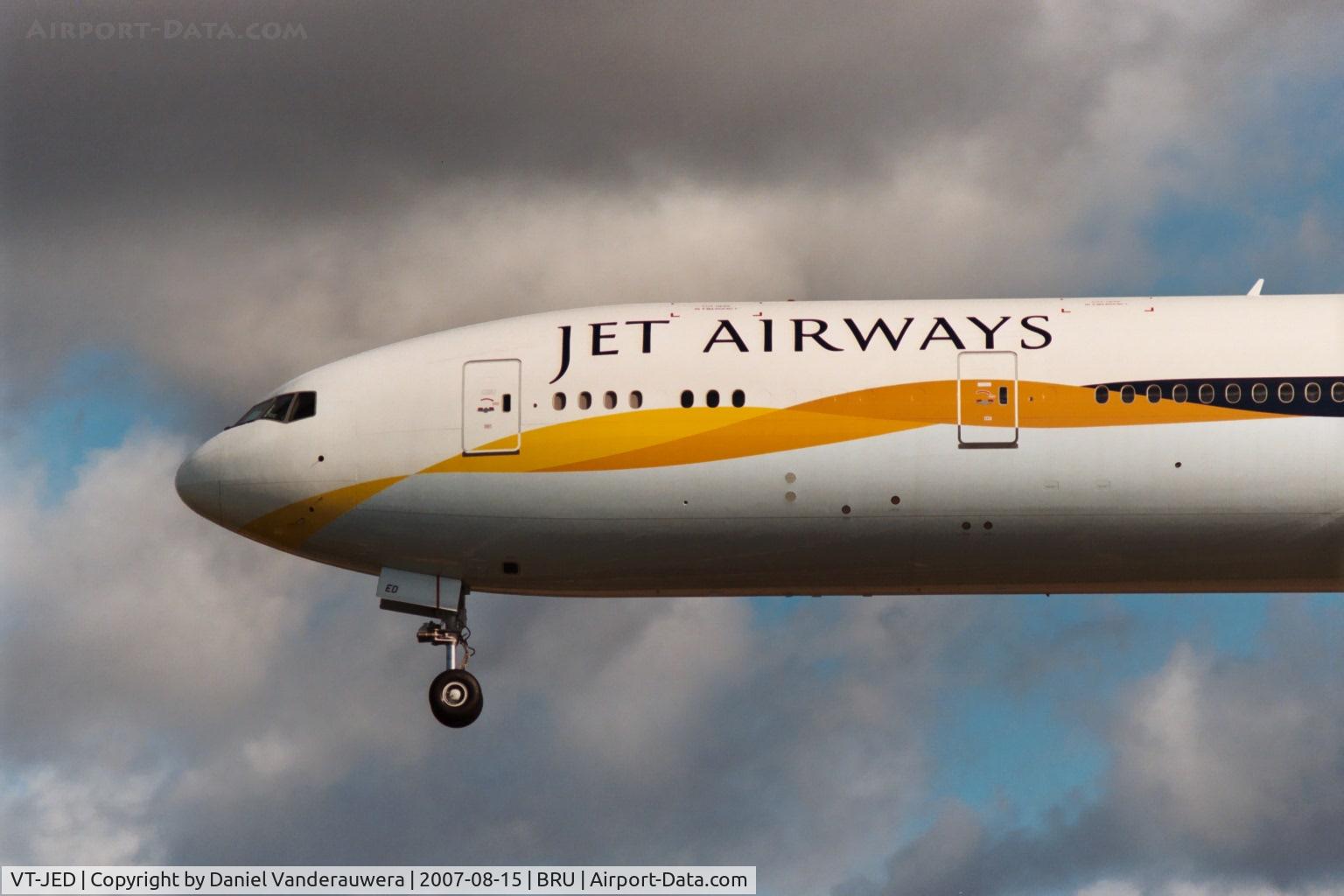 VT-JED, 2007 Boeing 777-35R/ER C/N 35160, arrival of flight 9W227 to rwy 25L