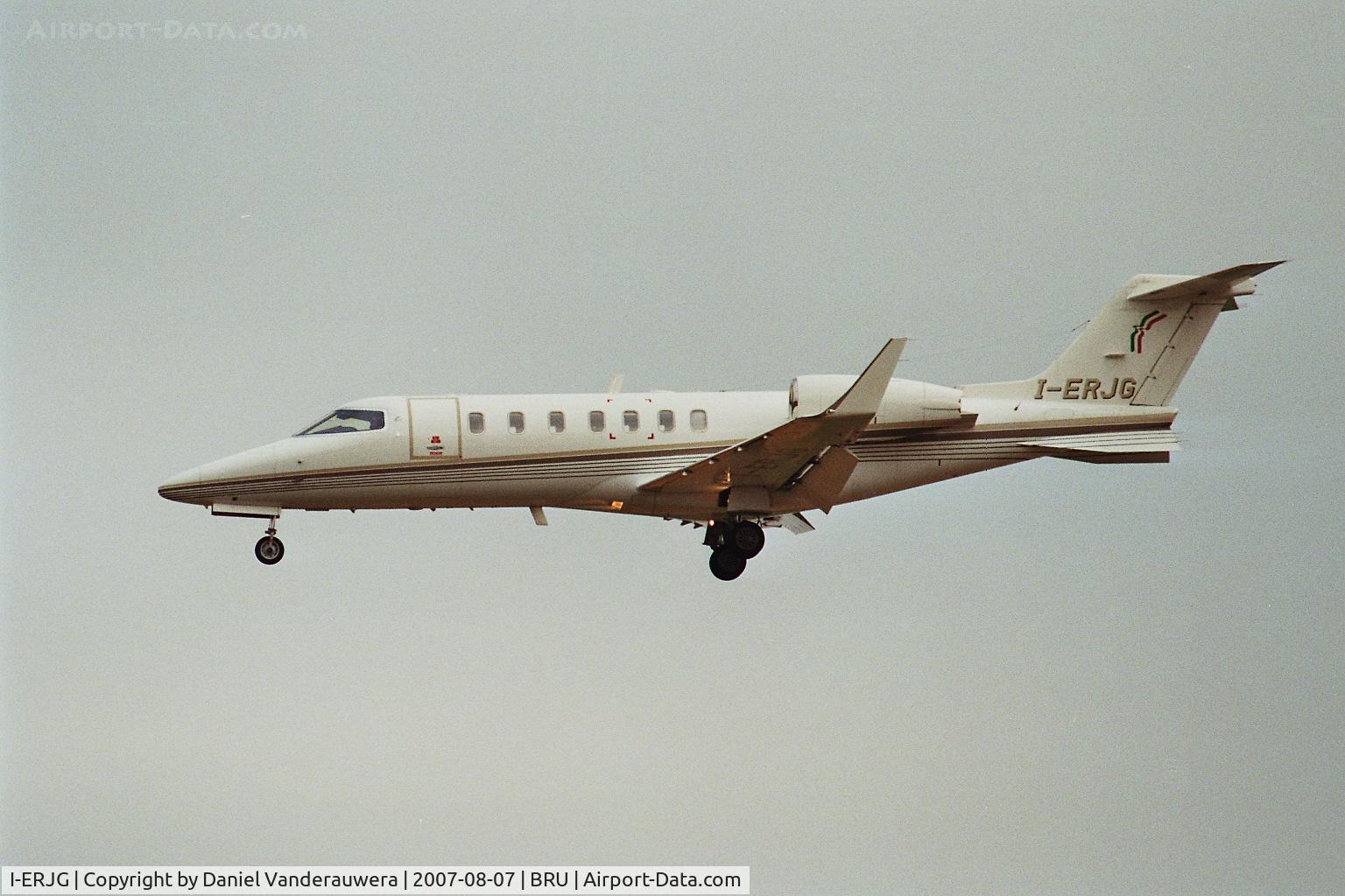 I-ERJG, 2004 Learjet 40 C/N 45-2015, descending to rwy 25L