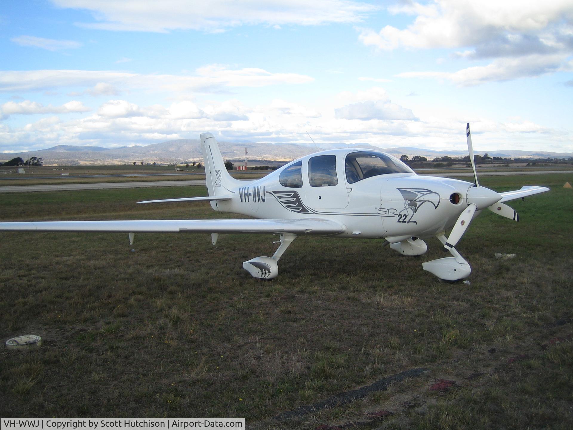 VH-WWJ, 2004 Cirrus SR22 C/N 0927, photo taken on the ground in launceston TAS