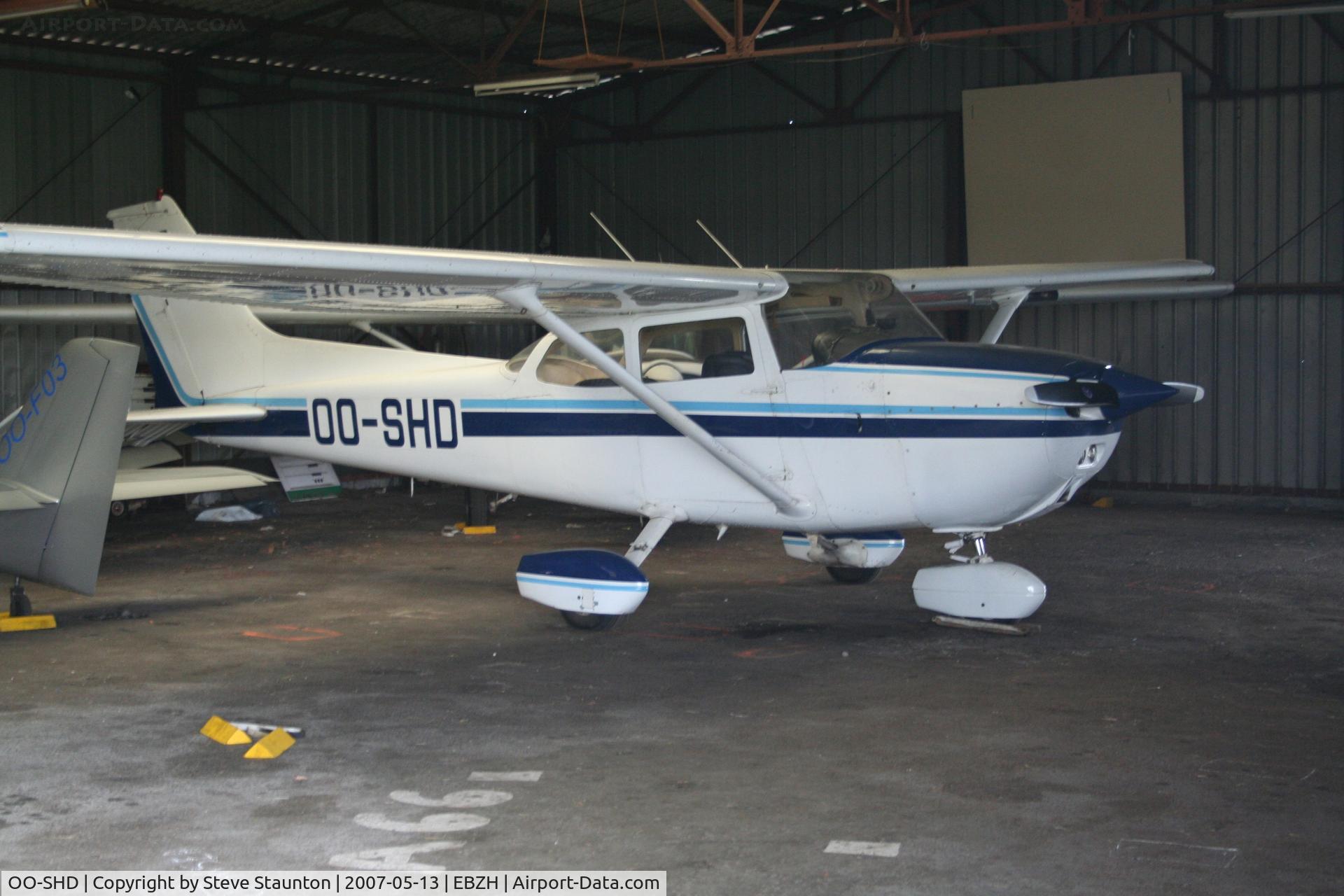 OO-SHD, Reims F172N Skyhawk C/N 1773, Taken on a Aeroprint tour @ Hasselt