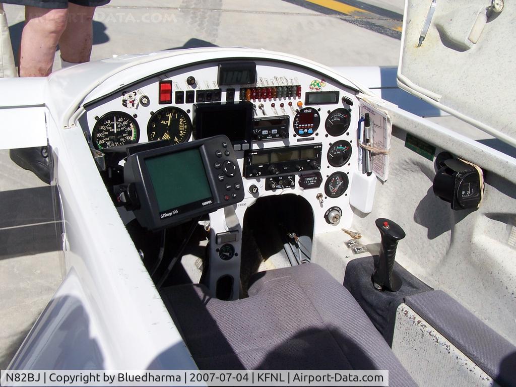 N82BJ, Rutan Long-EZ C/N 219, Parked for display.