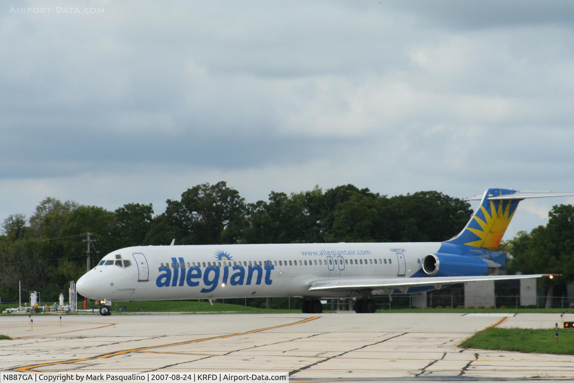 N887GA, 1990 McDonnell Douglas MD-82 (DC-9-82) C/N 49932, MD-82