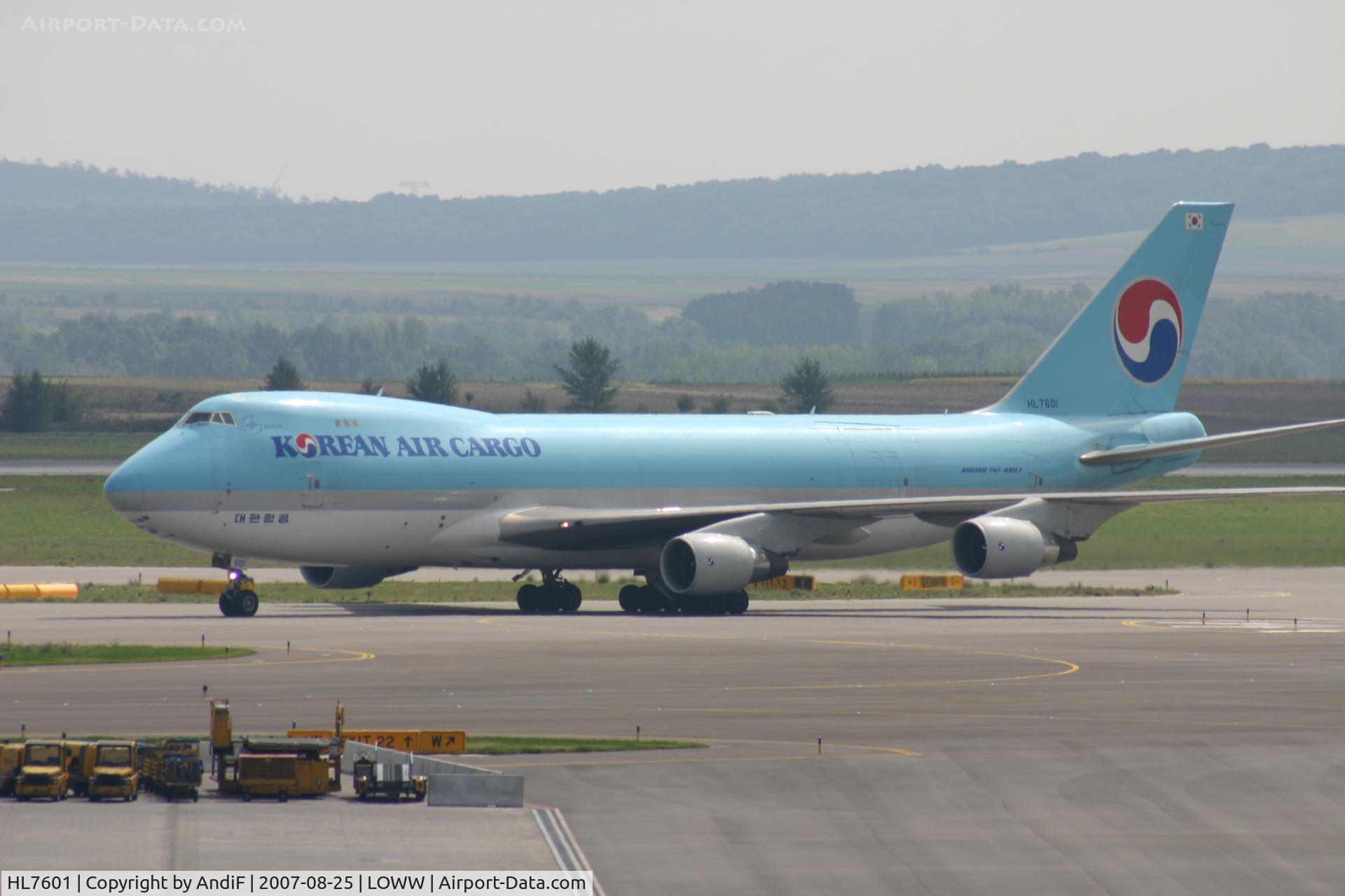 HL7601, 2004 Boeing 747-4B5F/SCD C/N 33949, White Body