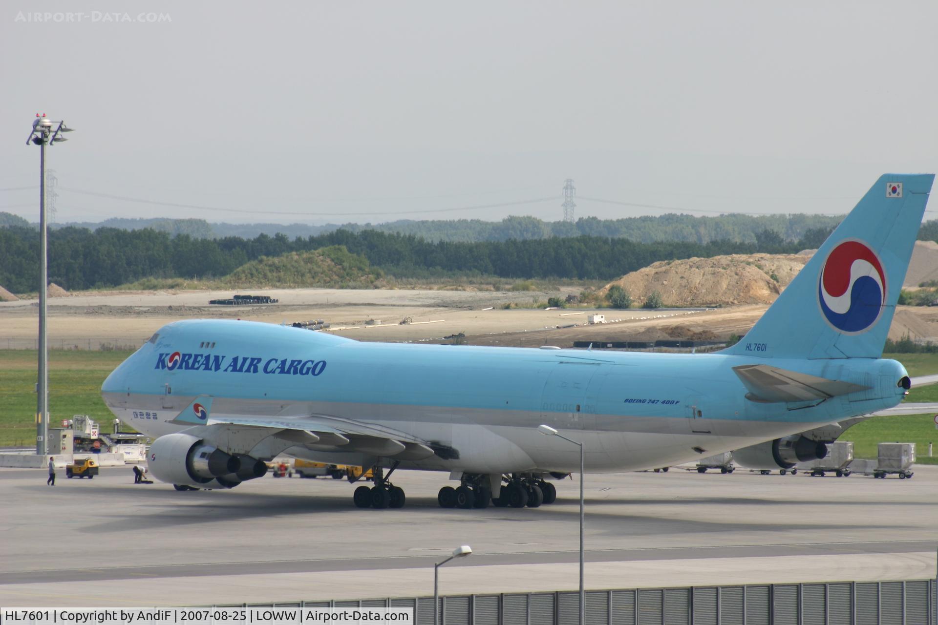 HL7601, 2004 Boeing 747-4B5F/SCD C/N 33949, White Body