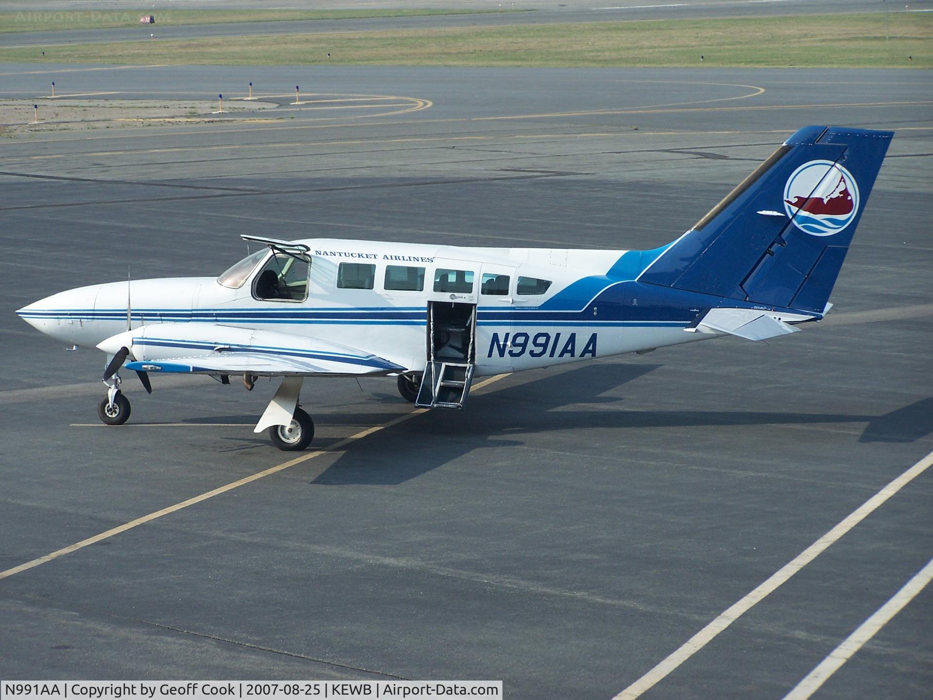 N991AA, 1980 Cessna 402C C/N 402C0317, N991AA Nantucket Airlines C402 waiting for passengers at New Bedford Airport, Massachusetts USA
