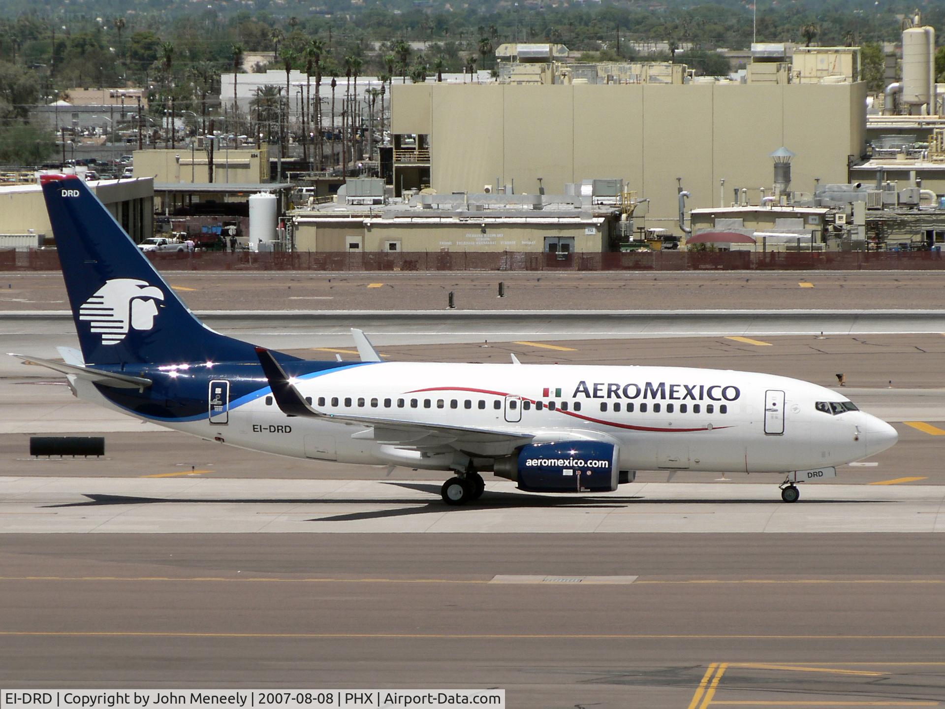 EI-DRD, 2006 Boeing 737-752 C/N 35117, Taxiing to the gate