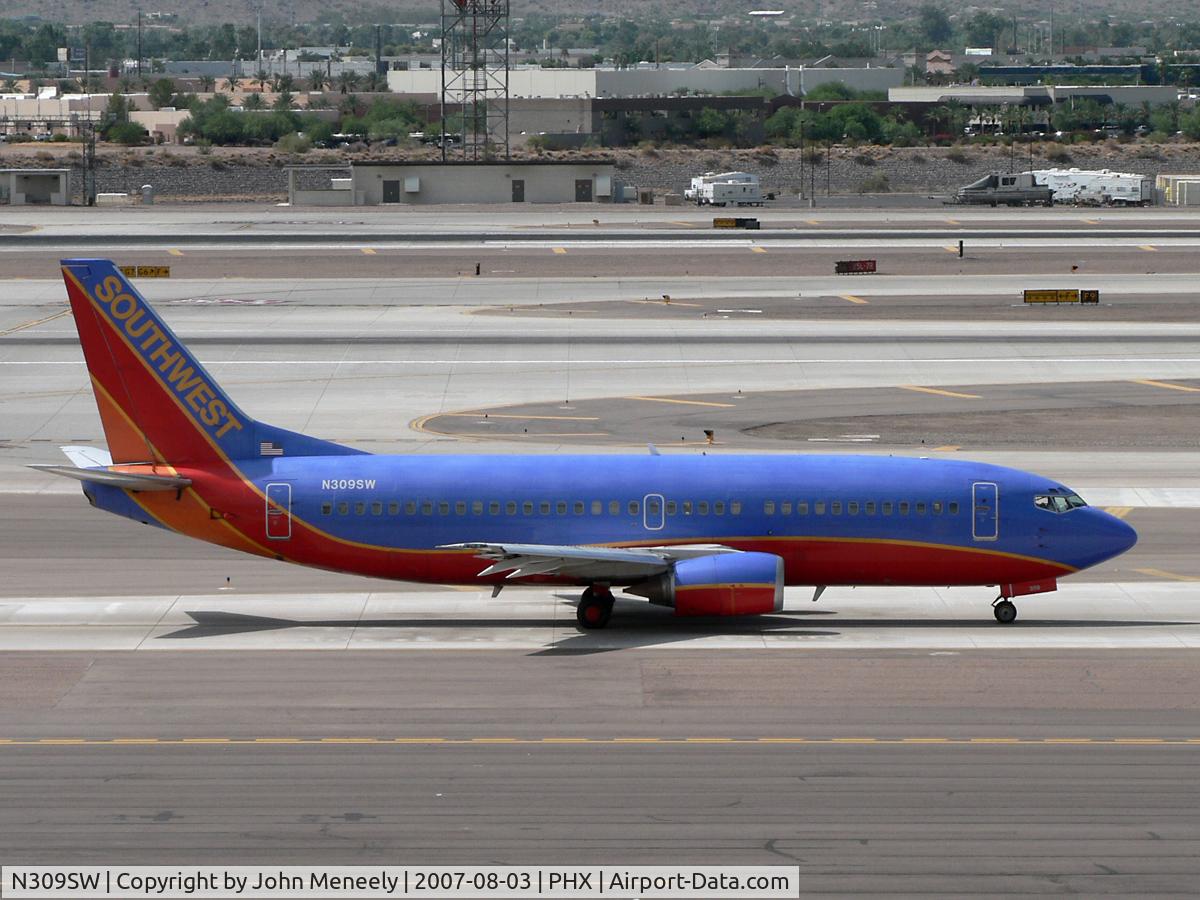 N309SW, 1985 Boeing 737-3H4 C/N 22948, Taxiing past Terminal 3