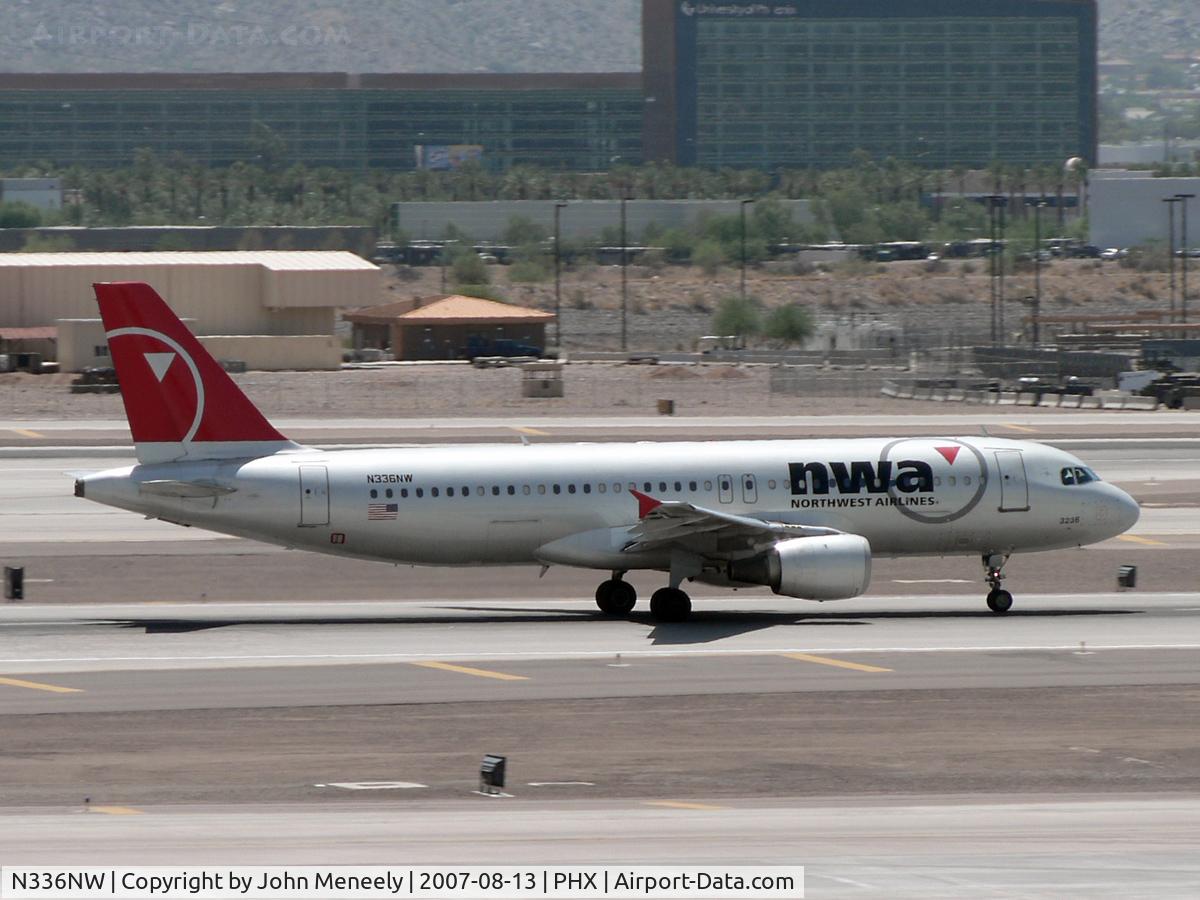 N336NW, 1992 Airbus A320-212 C/N 355, Rolling on 25R