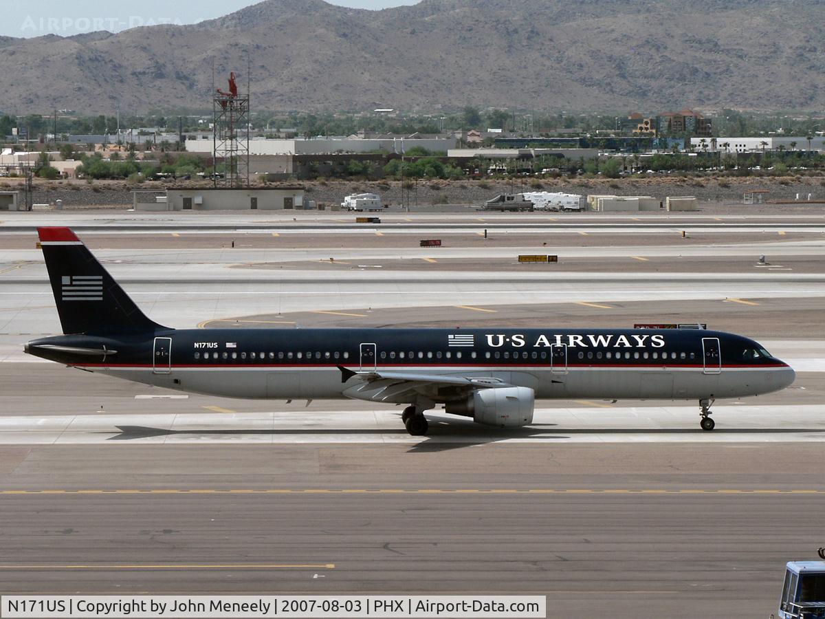 N171US, 2001 Airbus A321-211 C/N 1465, Taxiing for runway 07L