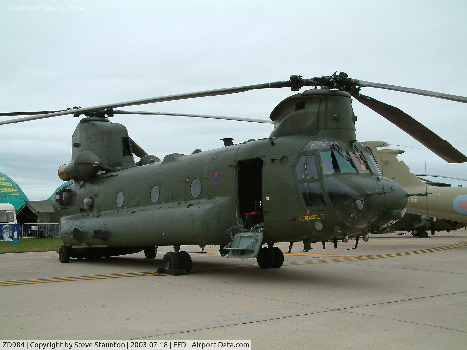 ZD984, Boeing Vertol Chinook HC.2 C/N M/A041/B-876/M7015, Royal International Air Tattoo 2003