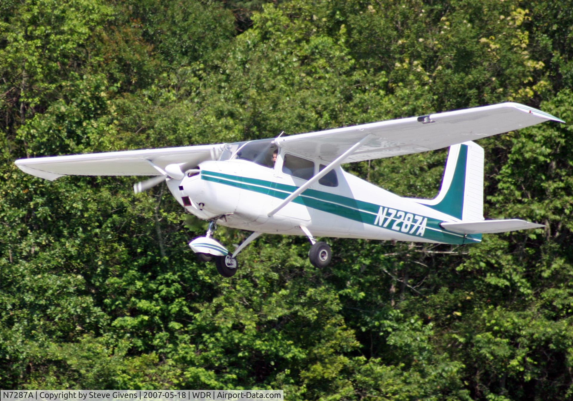 N7287A, 1956 Cessna 172 C/N 29387, Taking off 31 at WDR