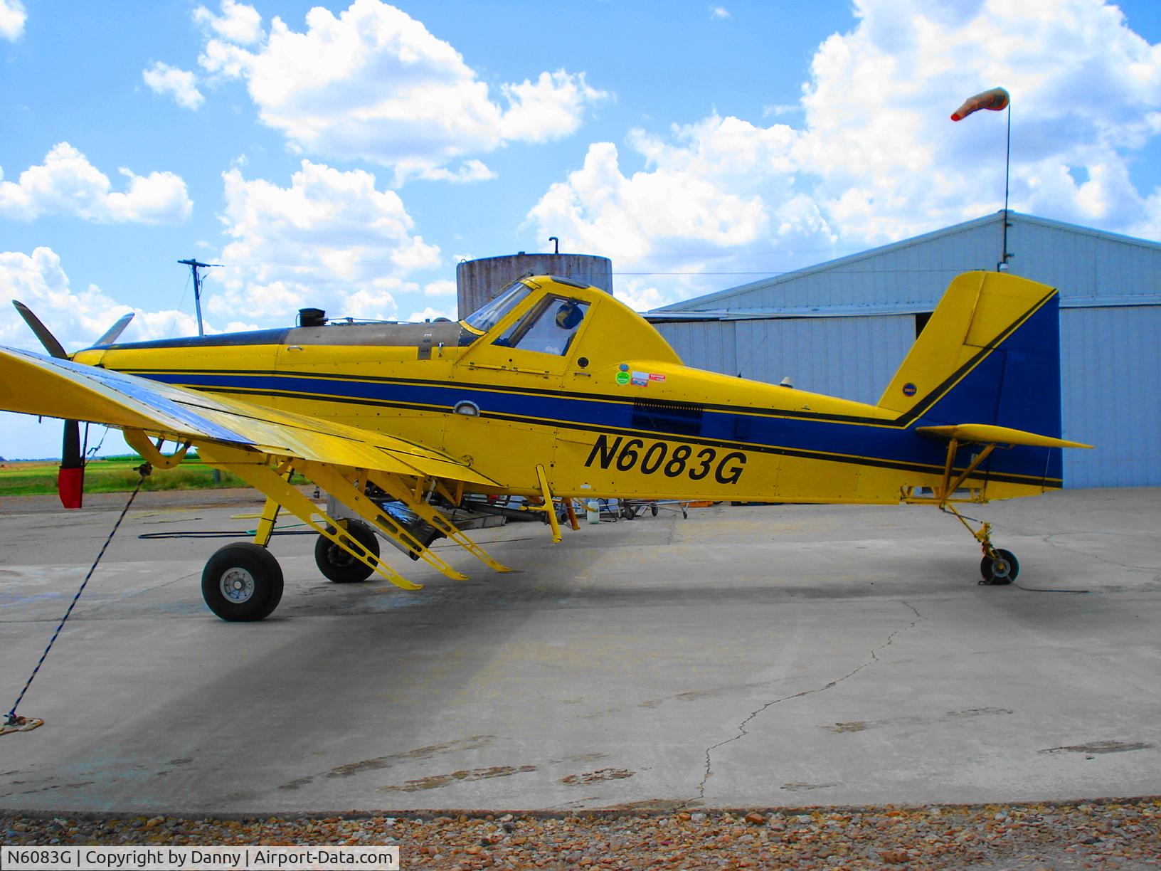 N6083G, 1995 Air Tractor Inc AT-502B C/N 502B-0284, Airstrip North East Arkansas