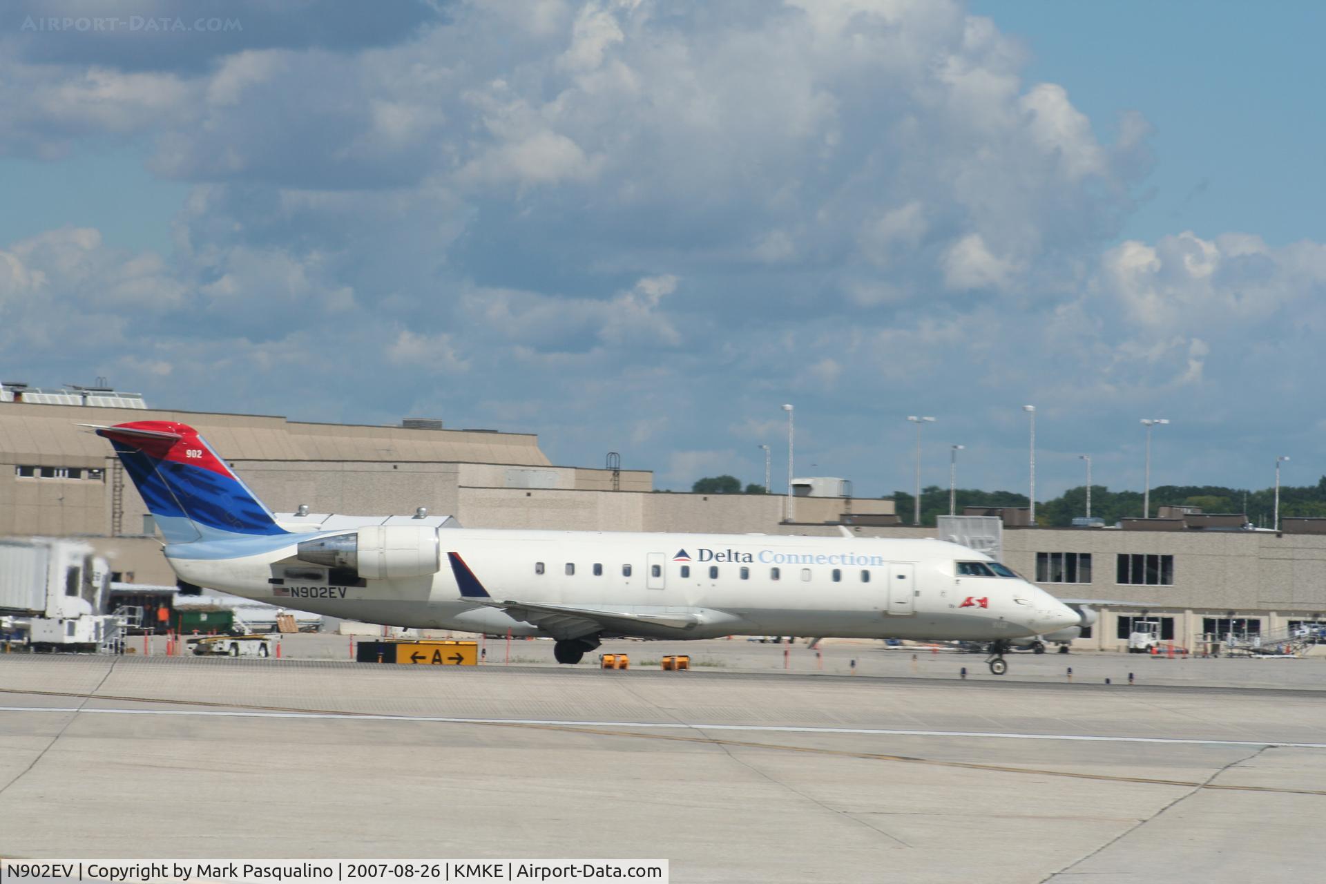 N902EV, 2002 Bombardier CRJ-200ER (CL-600-2B19) C/N 7620, CL-600-2B19