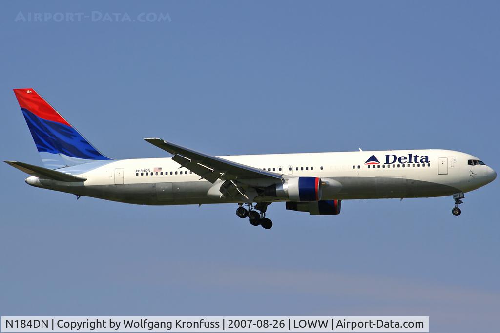 N184DN, 1993 Boeing 767-332 C/N 27111, approaching RWY34