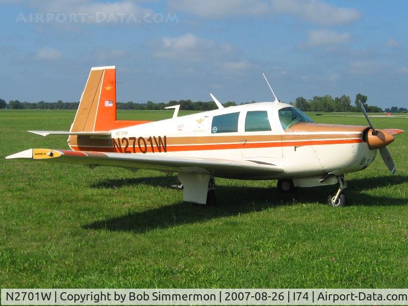 N2701W, 1966 Mooney M20E C/N 1016, Out of ramp space - no problem at Urbana, OH
