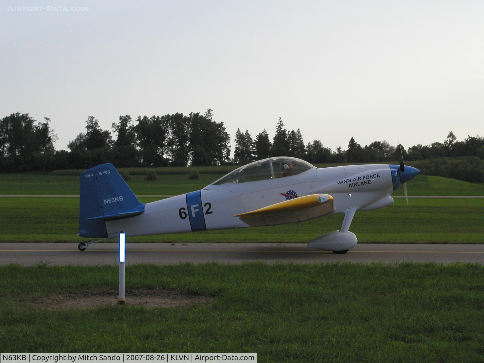 N63KB, 2006 Vans RV-4 C/N 2460, Taxiing to Runway 12.