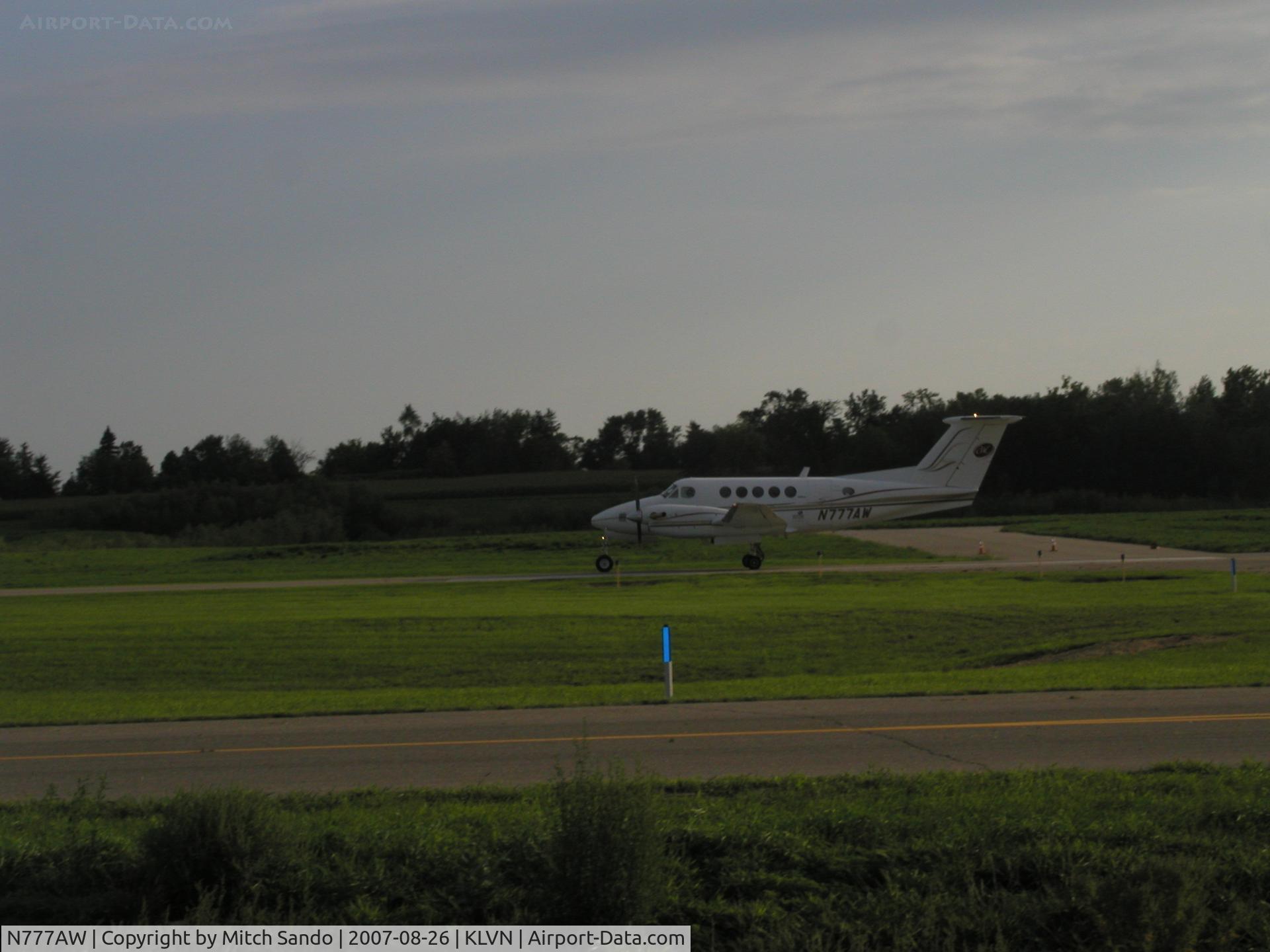 N777AW, 1979 Beech 200 C/N BB-536, Departing Runway 12 to Des Moines, IA (DSM) to deliver a package.