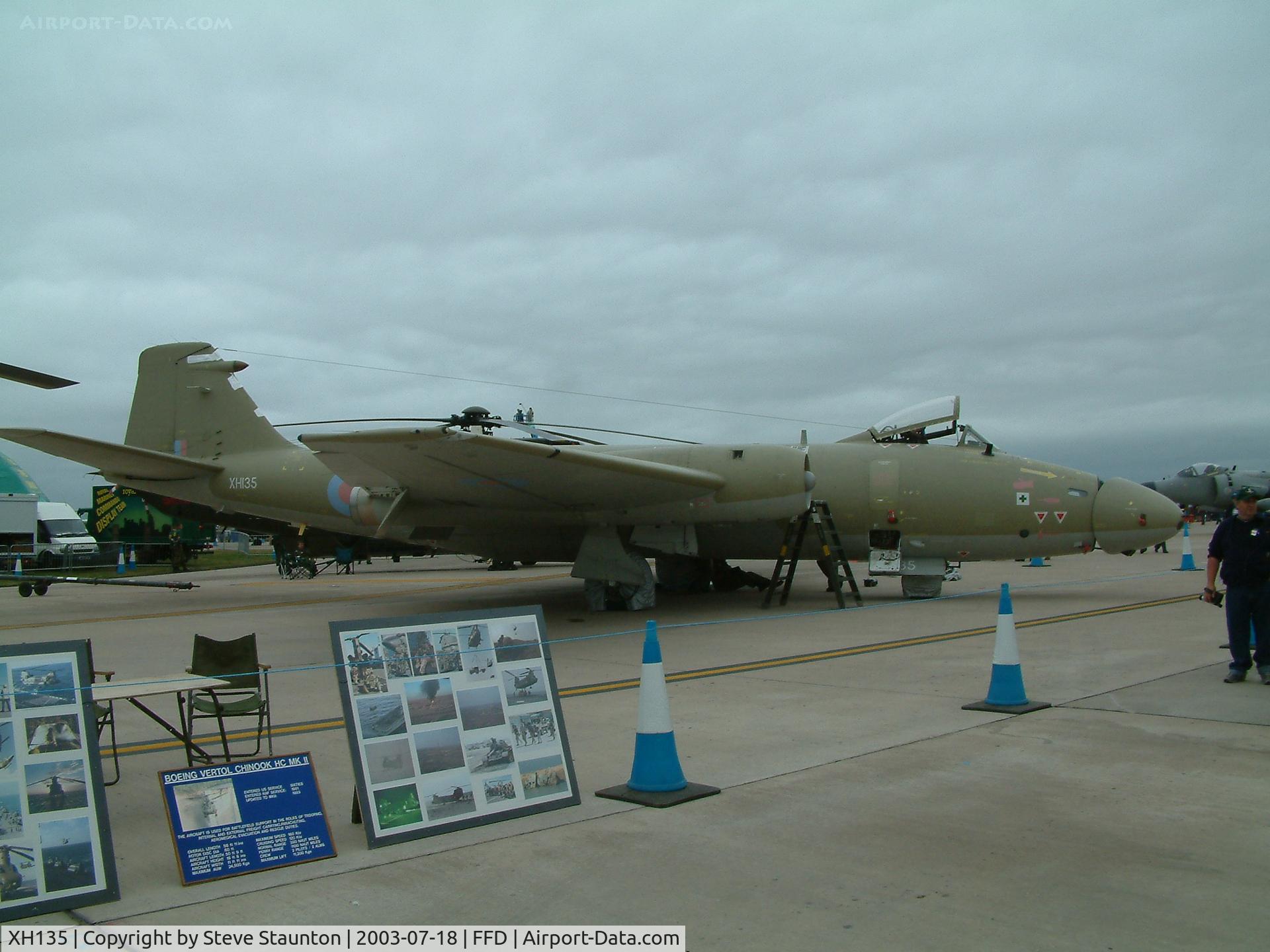 XH135, 1959 English Electric Canberra PR.9 C/N SH1725, Royal International Air Tattoo 2003