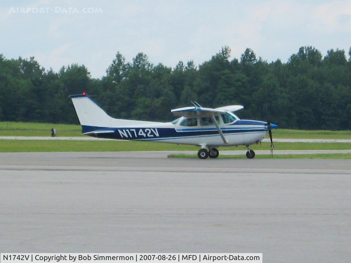 N1742V, 1974 Cessna 172M C/N 17263735, EAA MERFI event at Mansfield, OH