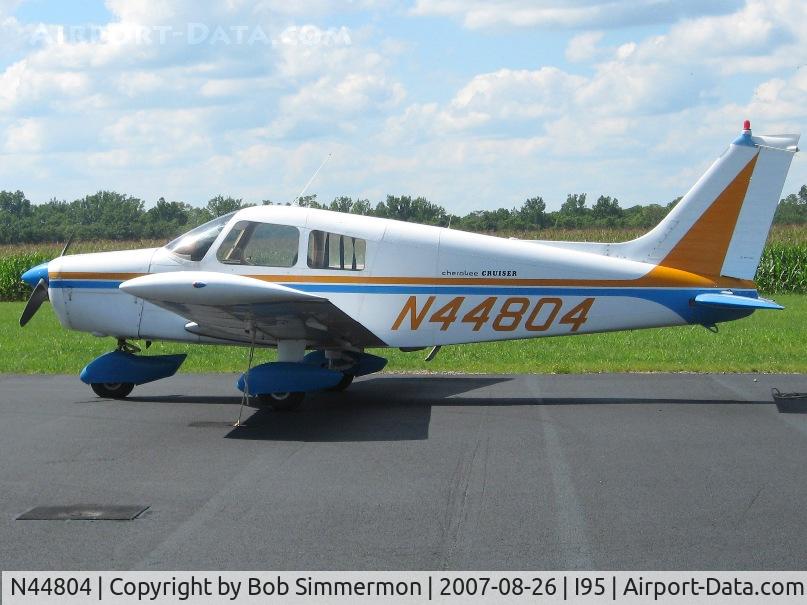 N44804, 1974 Piper PA-28-140 C/N 28-7525007, On the ramp at Kenton, OH