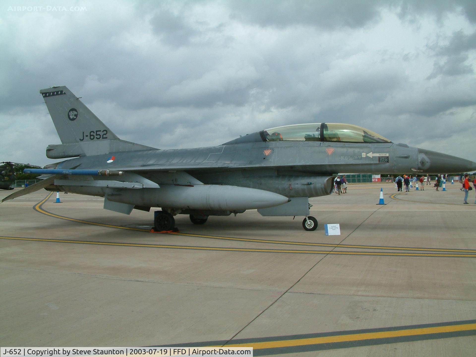 J-652, Fokker F-16B Fighting Falcon C/N 6E-17, Royal International Air Tattoo 2003