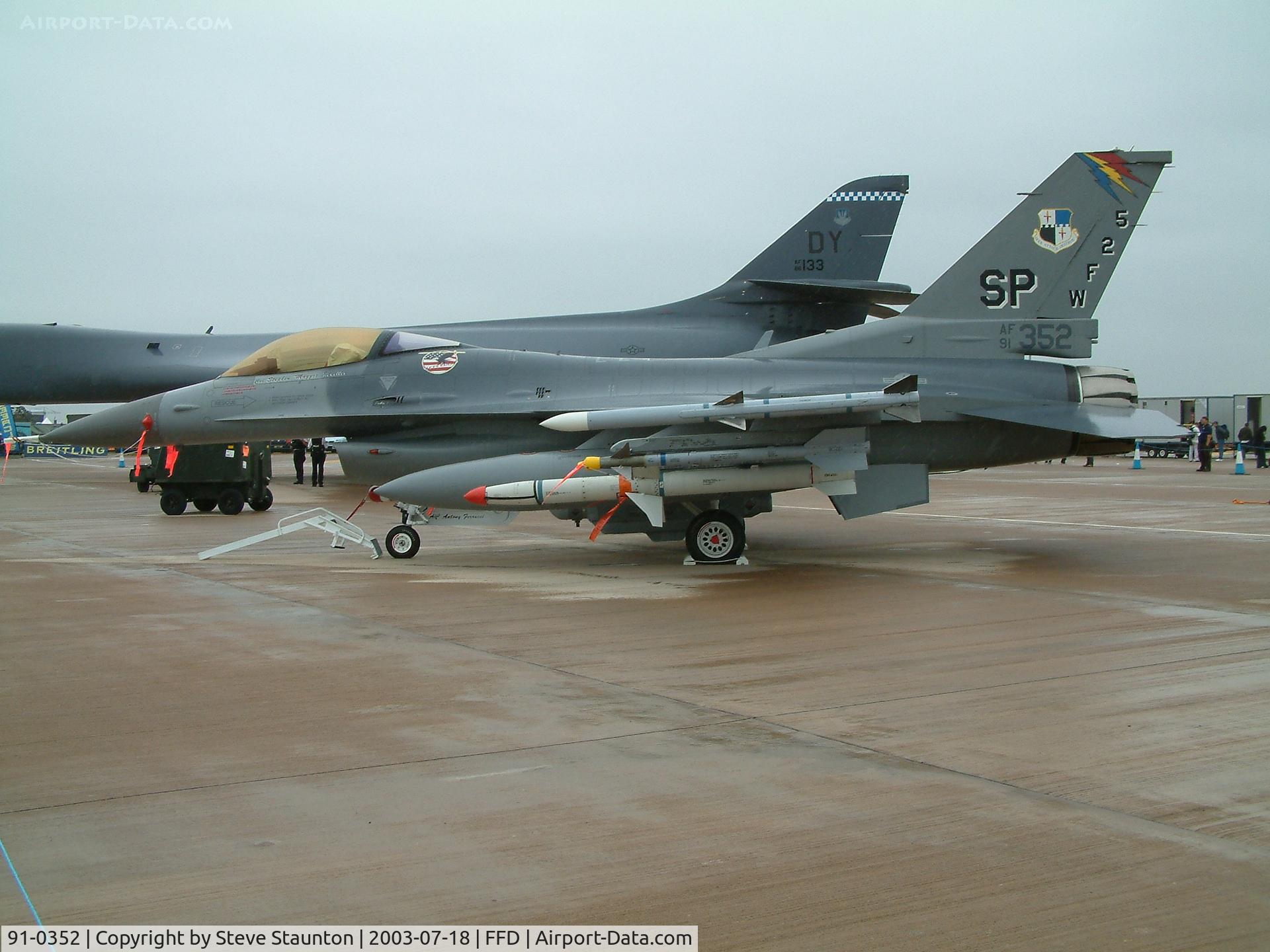 91-0352, 1993 General Dynamics F-16CJ Fighting Falcon C/N CC-50, Royal International Air Tattoo 2003
