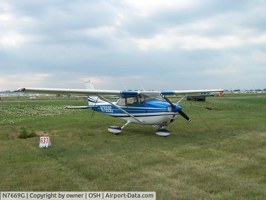 N7669G, 1970 Cessna 172L C/N 17259369, At Oshkosh air show. 1971 Hawk