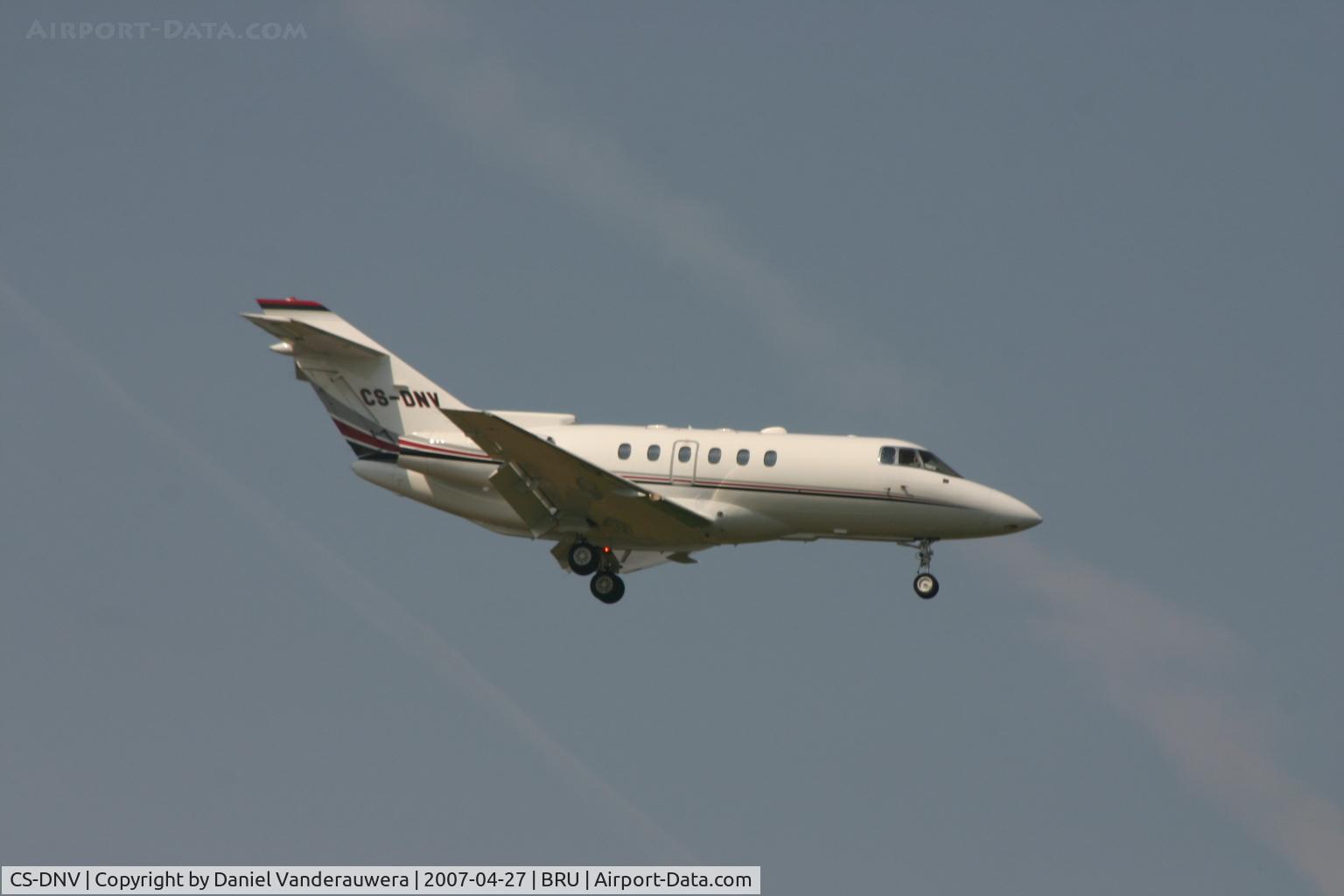 CS-DNV, 2000 Raytheon Hawker 800XP C/N 258499, descending to rwy 02