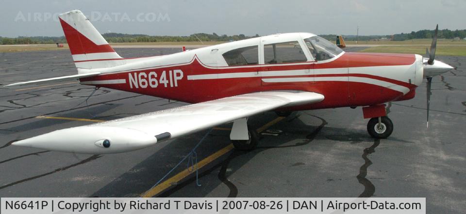 N6641P, 1960 Piper PA-24-250 Comanche C/N 24-1763, 1960 Piper PA-24-250 in Danville Va.