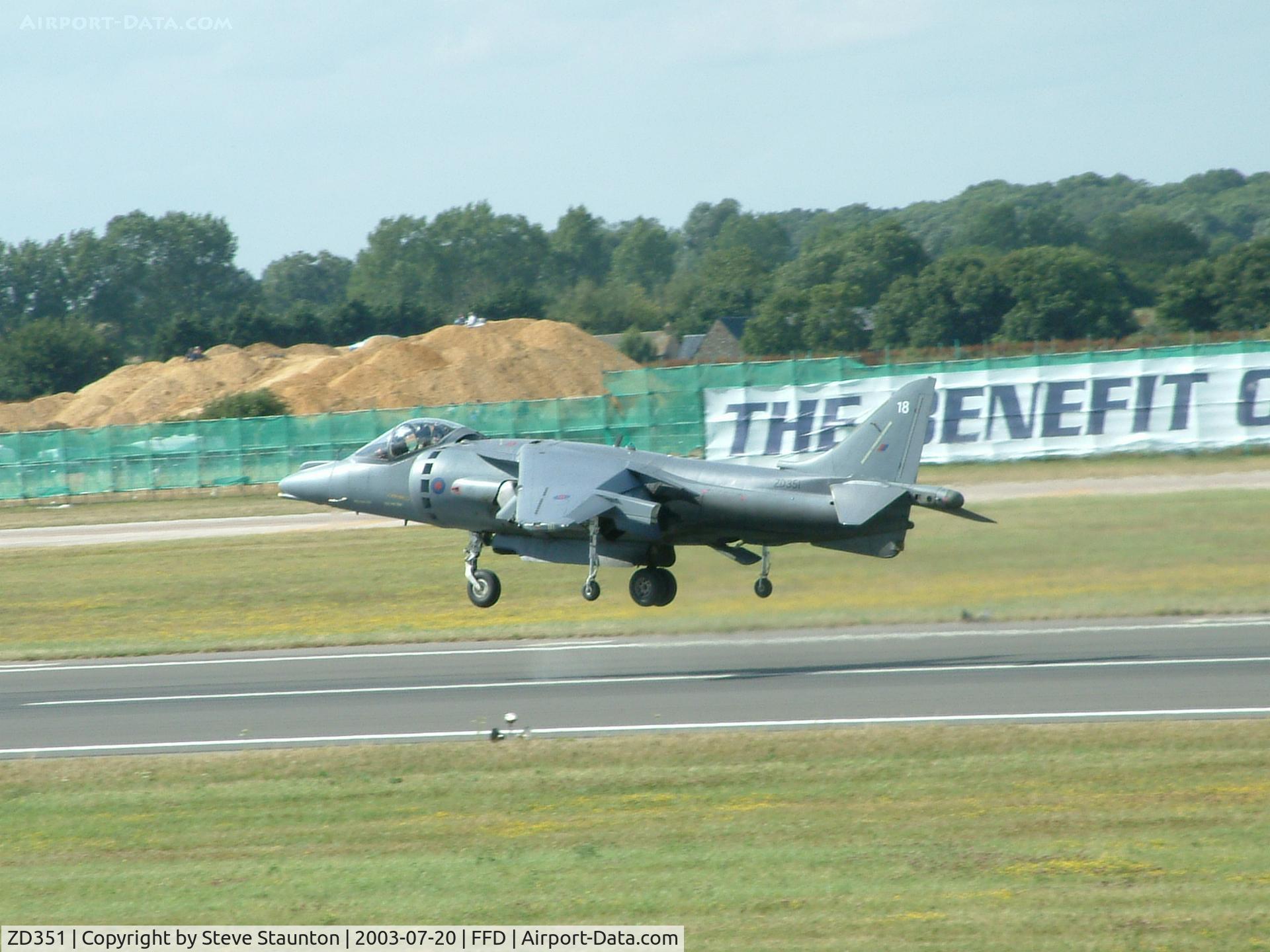 ZD351, British Aerospace Harrier GR.7 C/N P18, Royal International Air Tattoo 2003