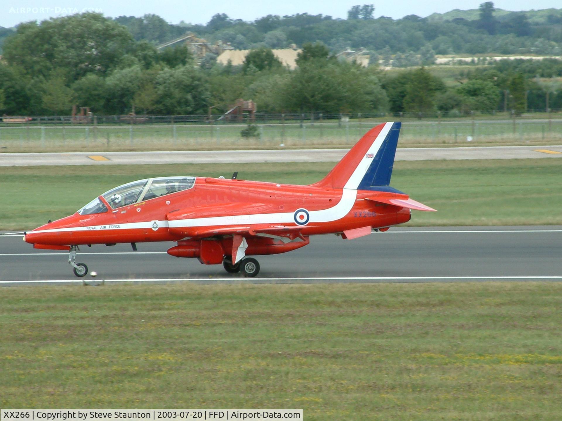 XX266, 1979 Hawker Siddeley Hawk T.1A C/N 102/312102, Royal International Air Tattoo 2003