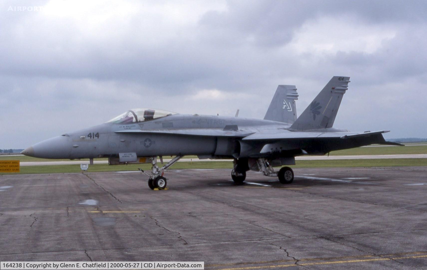 164238, 1991 McDonnell Douglas F/A-18C Hornet C/N 1001/C223, Stopping over