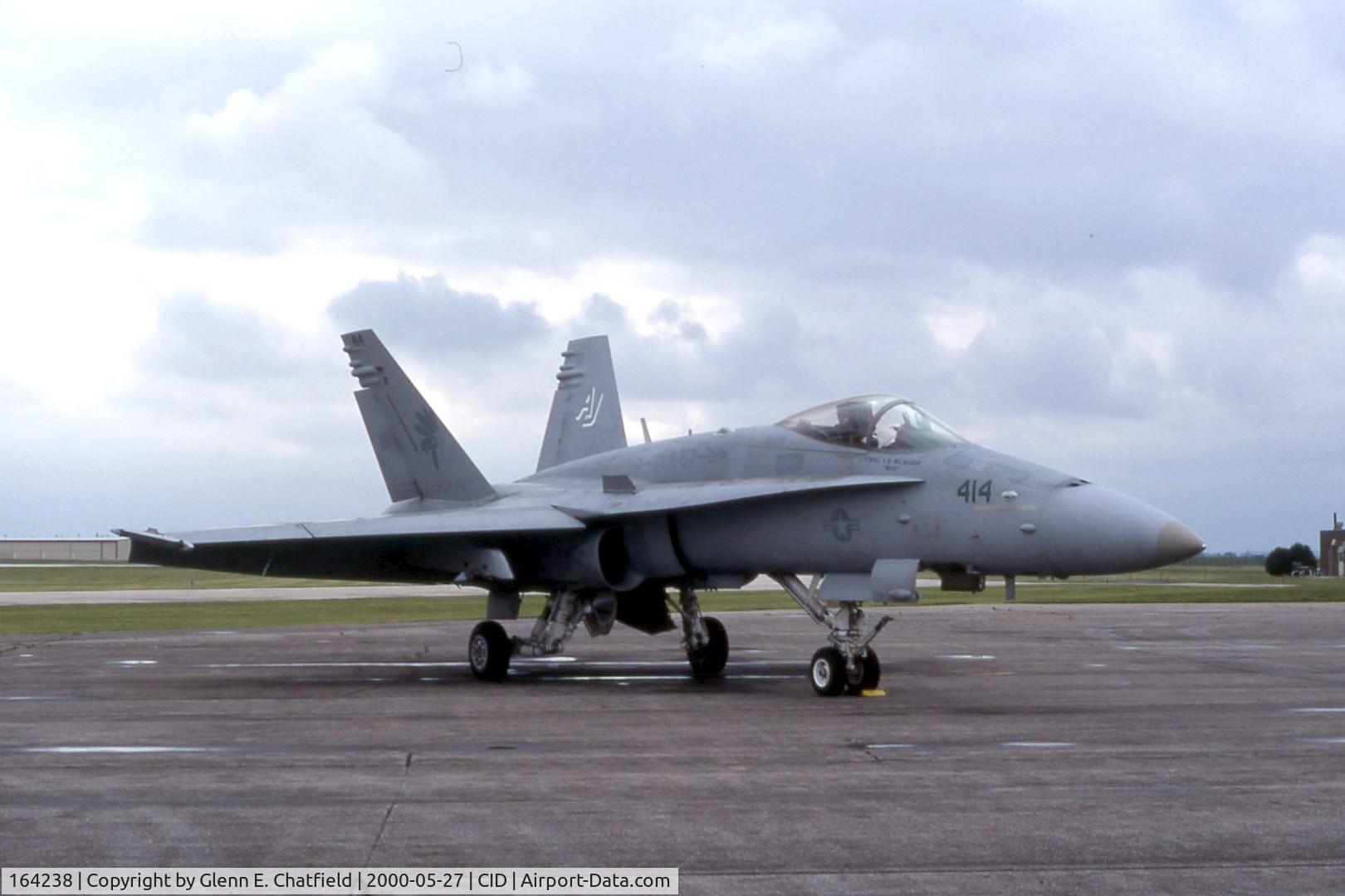 164238, 1991 McDonnell Douglas F/A-18C Hornet C/N 1001/C223, Stopping over